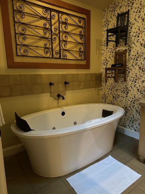 The Cottages of Napa Valley, soaker tub